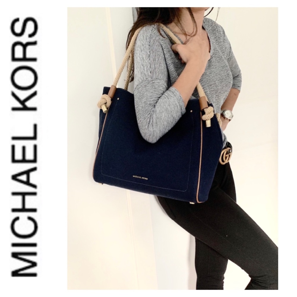NWT authentic MK large Isla grab bag navy tan - Picture 2 of 5